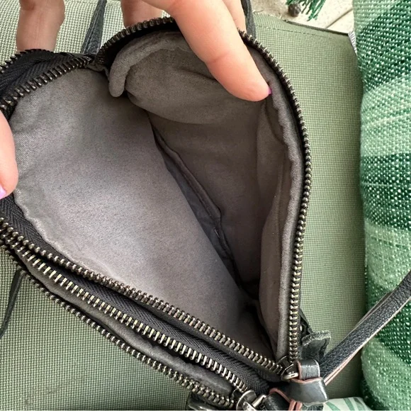 Liebeskind Janina 9695 Black Leather Mini Crossbody Bag Double Zipper Minimalist - Picture 5 of 7